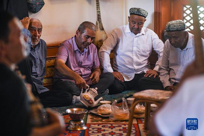 Шы?жа?ны? ?аш?ар ?аласында?ы ж?з жылды? шайханада мы?жылды? шайдан д?м таты?ыз