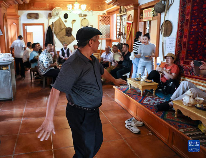 Шы?жа?ны? ?аш?ар ?аласында?ы ж?з жылды? шайханада мы?жылды? шайдан д?м таты?ыз