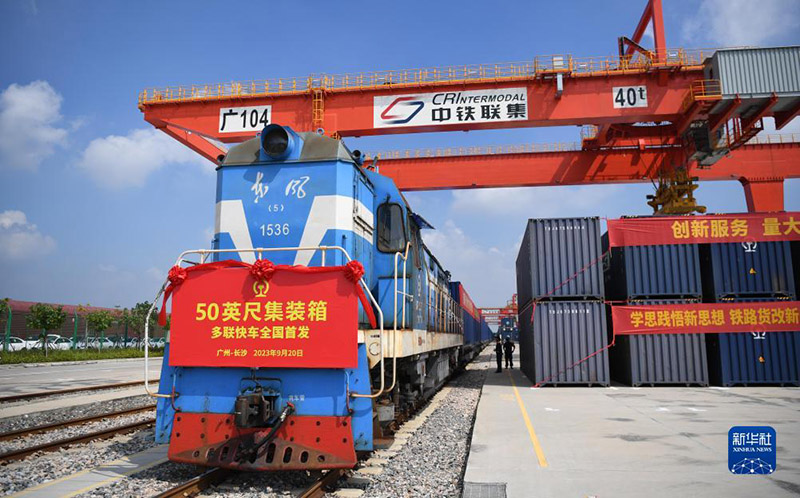 ?ытайда жасал?ан ал?аш?ы отанды? 50 футты? контейнерл?к тем?ржол к?п салалы экспрес? жол?а шы?ты