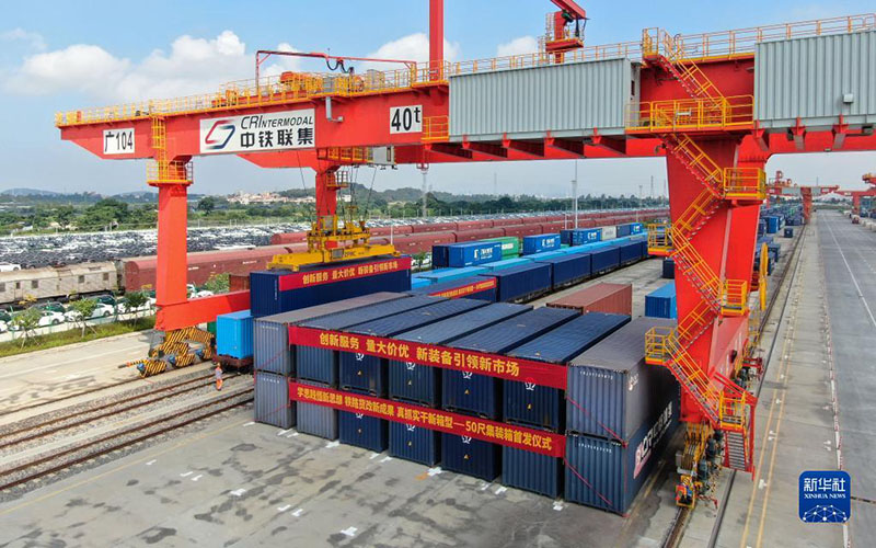 ?ытайда жасал?ан ал?аш?ы отанды? 50 футты? контейнерл?к тем?ржол к?п салалы экспрес? жол?а шы?ты