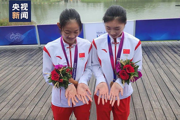 Алтын медаль иегер?н?? м?й?згек бас?ан ала?аны