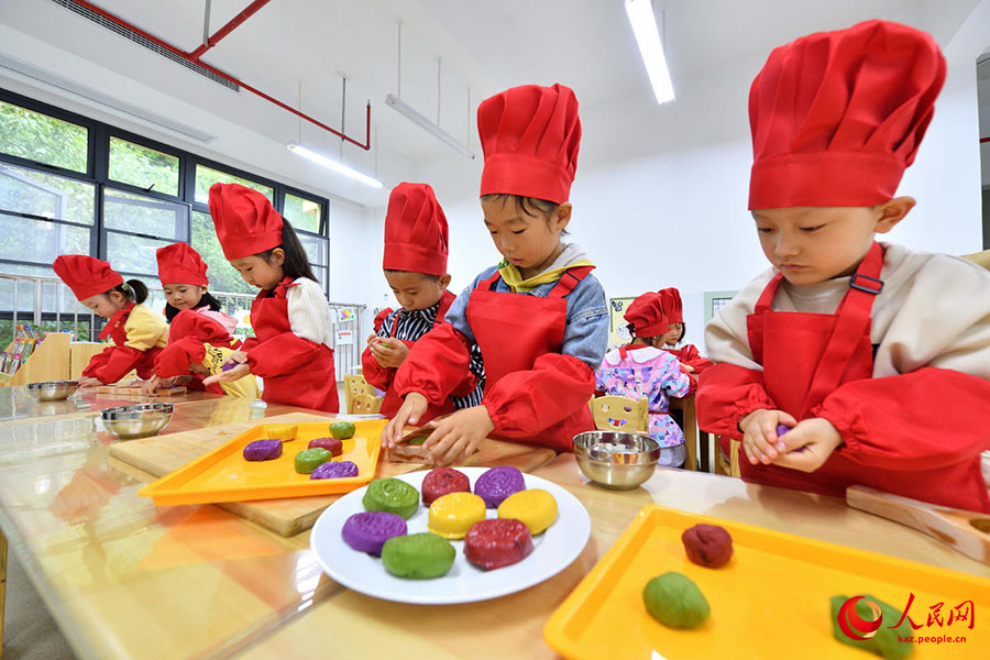 Б?лд?рш?ндер к?з ортасы мерекес?не орай айк?лшелер дайындады