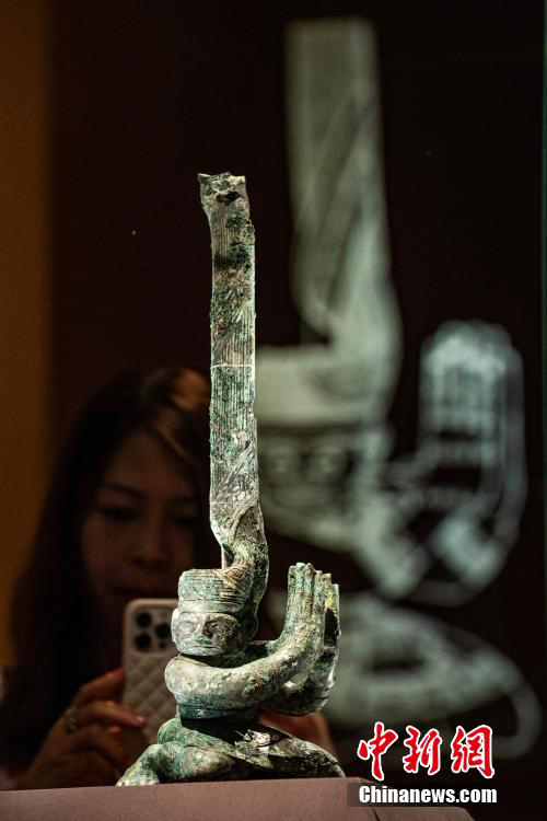 Сянганда?ы Гугун м?дени м?ражайы ?Саньсиндуймен бетпе-бет? атты арнайы к?рме ?тк?зд?