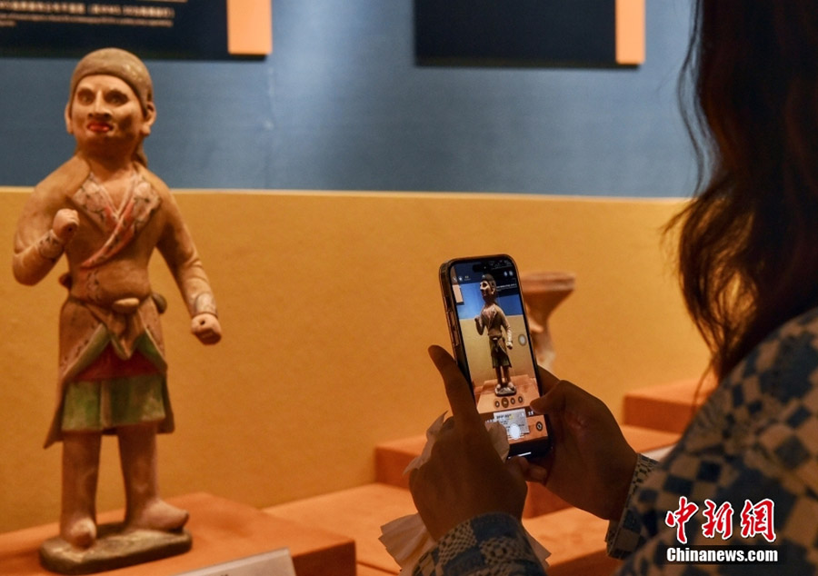 ?Б?р белдеу, б?р жол? м?дени ж?д?гер ж?не археологиялы? ынтыма?тасты? к?рмес? Бейж??дег? Гугун м?ражайында ашылды