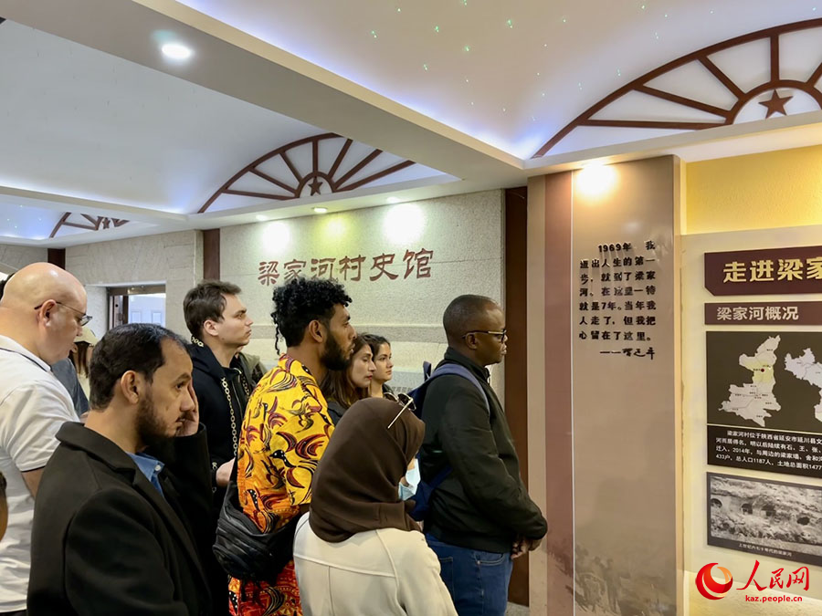 Халы?аралы? азаматты? ?о?ам ?к?лдер? Яньан?а барды