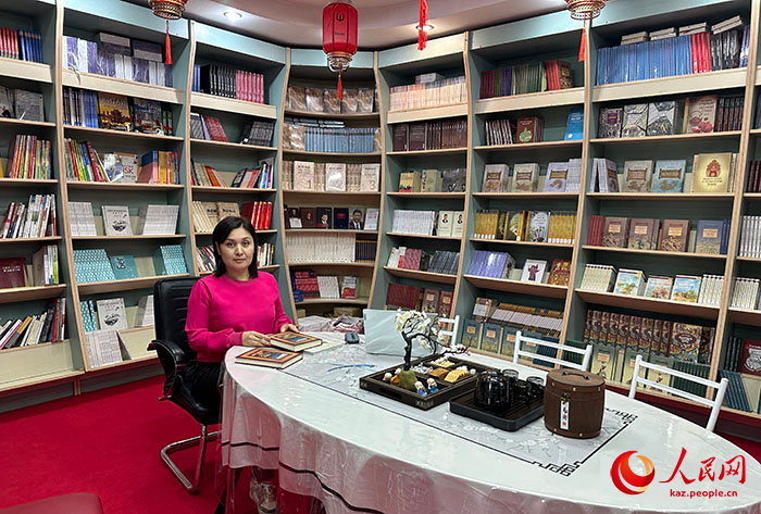 Г?лн?р ?ыранбай?ызы：Б?з к?тап д?кен? жай ?ана д?кен емес, ?ытайды т?с?нет?н жылы орта?а айналса екен дейм?з