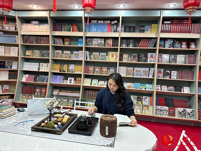 Г?лн?р ?ыранбай?ызы:Б?з к?тап д?кен? жай ?ана д?кен емес, ?ытайды т?с?нет?н жылы орта?а айналса екен дейм?з