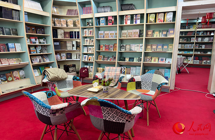 Г?лн?р ?ыранбай?ызы:Б?з к?тап д?кен? жай ?ана д?кен емес, ?ытайды т?с?нет?н жылы орта?а айналса екен дейм?з