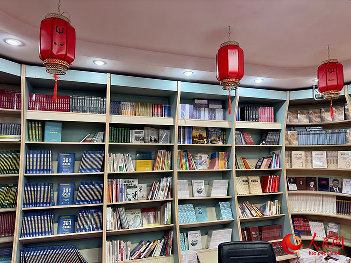 Г?лн?р ?ыранбай?ызы:Б?з к?тап д?кен? жай ?ана д?кен емес, ?ытайды т?с?нет?н жылы орта?а айналса екен дейм?з