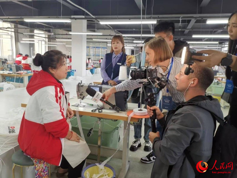 Еуразияны? жетекш? БА? делегациясы Шэньсидег? ауылды жандандыруды? ???пиясын? ?здейд?