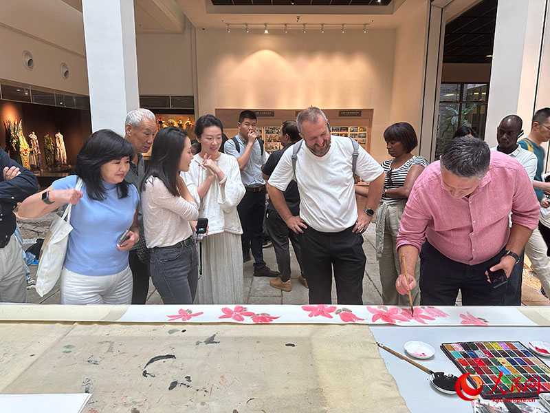 ?Ж?бек жолы? б?р?нш? халы?аралы? коммуникациялы? сыйлы?ыны? же??мпаз ?к?лдер? ?Болаша?ты б?р ж?рекпен саламыз? атты ?с-шара?а ?атысты