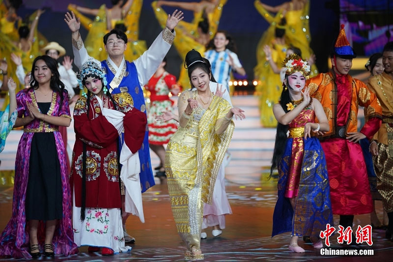 Куньминде бастауыш ж?не орта мектеп о?ушыларына арнал?ан ??ытай т?л? к?п?р?? д?ниеж?з?л?к бай?ауы ая?талды