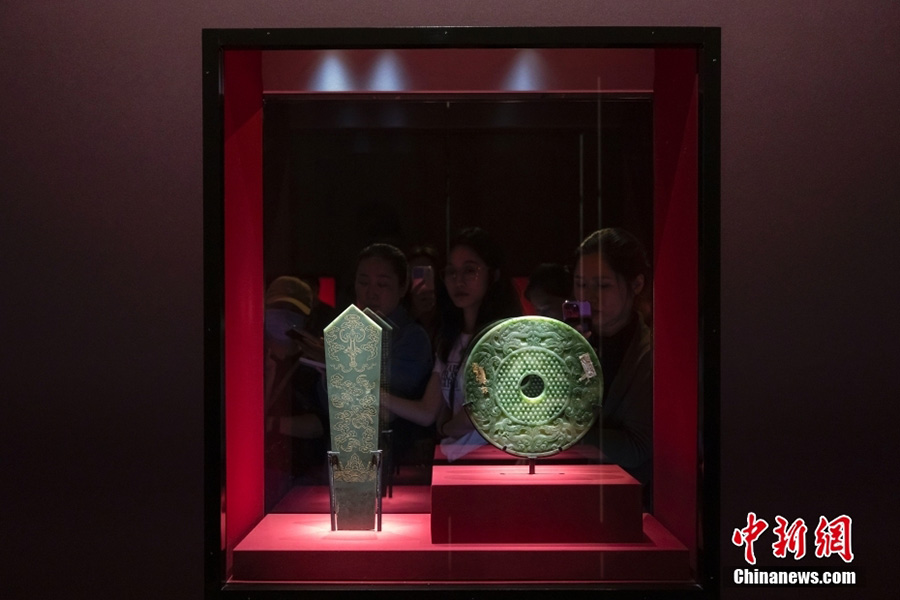 Нанкин м?ражайыны? ??ытай нефрит?? арнайы к?рмес? 600-ден астам нефрит фрагменттер?н (топтары) к?рсетт?