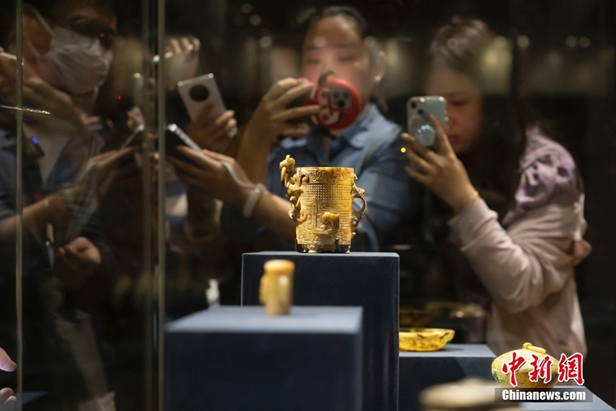 Нанкин м?ражайыны? ??ытай нефрит?? арнайы к?рмес? 600-ден астам нефрит фрагменттер?н (топтары) к?рсетт?