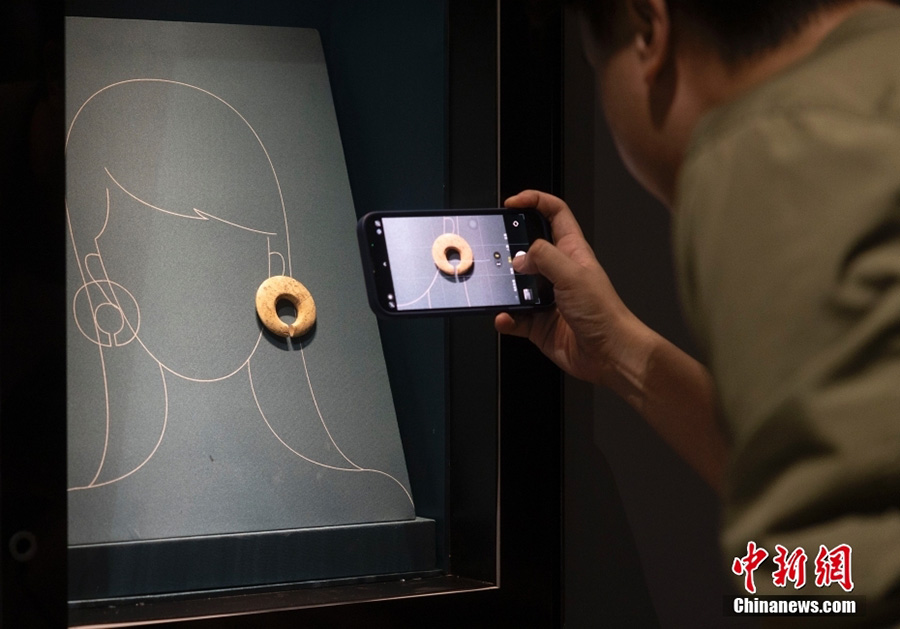 Нанкин м?ражайыны? ??ытай нефрит?? арнайы к?рмес? 600-ден астам нефрит фрагменттер?н (топтары) к?рсетт?