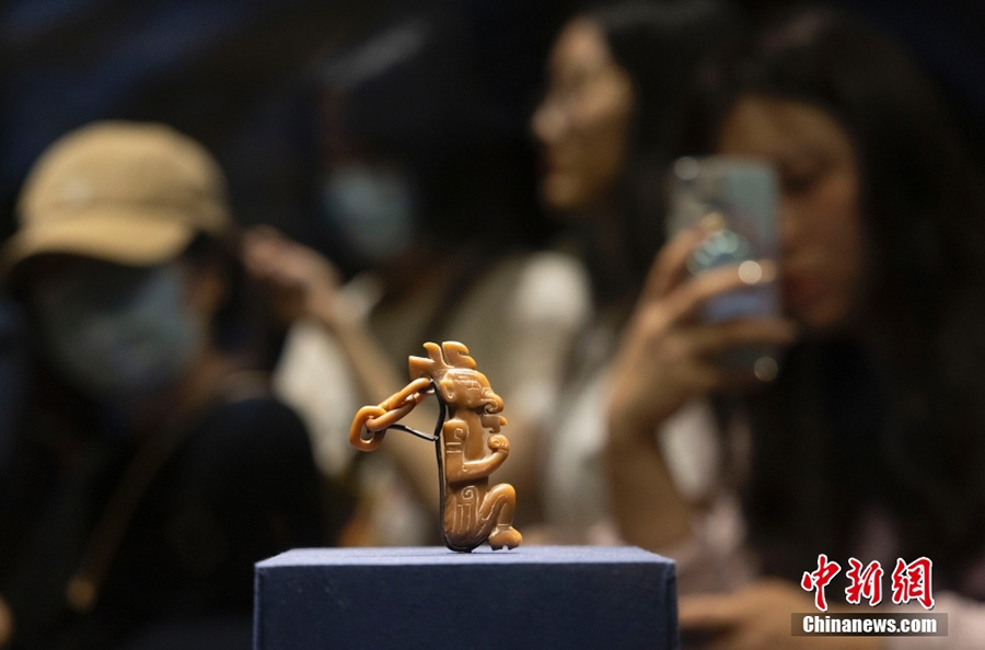 Нанкин м?ражайыны? ??ытай нефрит?? арнайы к?рмес? 600-ден астам нефрит фрагменттер?н (топтары) к?рсетт?