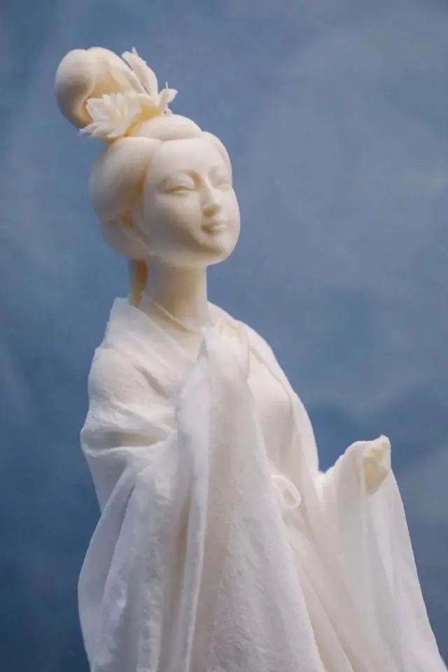 Дэхуаны? шеберл?кпен жасал?ан а? фарфоры