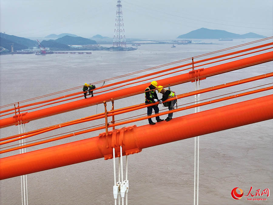 Чжоушань, Чжэцзян: к?п?р ?ау?пс?зд?г?н ?ор?айтын ?к?ктег? балетш?лер?