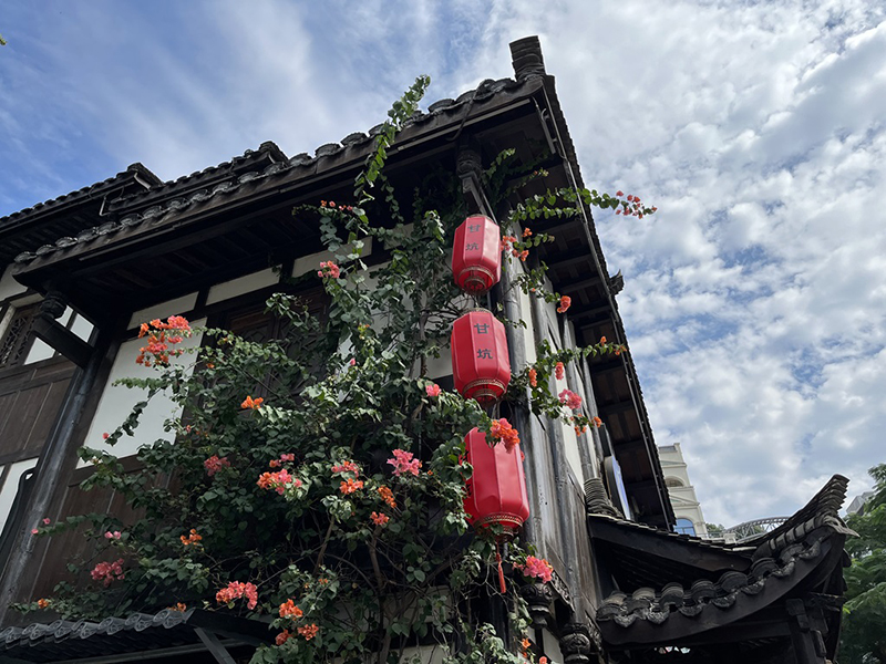 ??аланы? ортасында?ы ауыл? -- ежелг? Ганкэн хакка ауылы