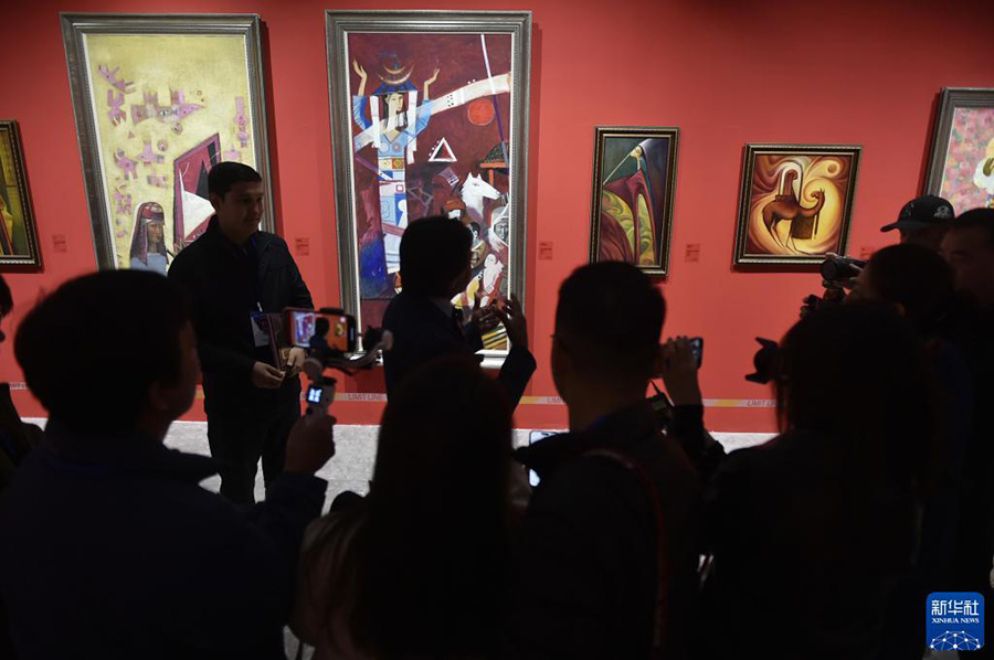 Хэнань ?лкес?нде ?ытай мен Орталы? Азияны? бес ел? ?атыс?ан майлы суреттер к?рмес? ?тт?