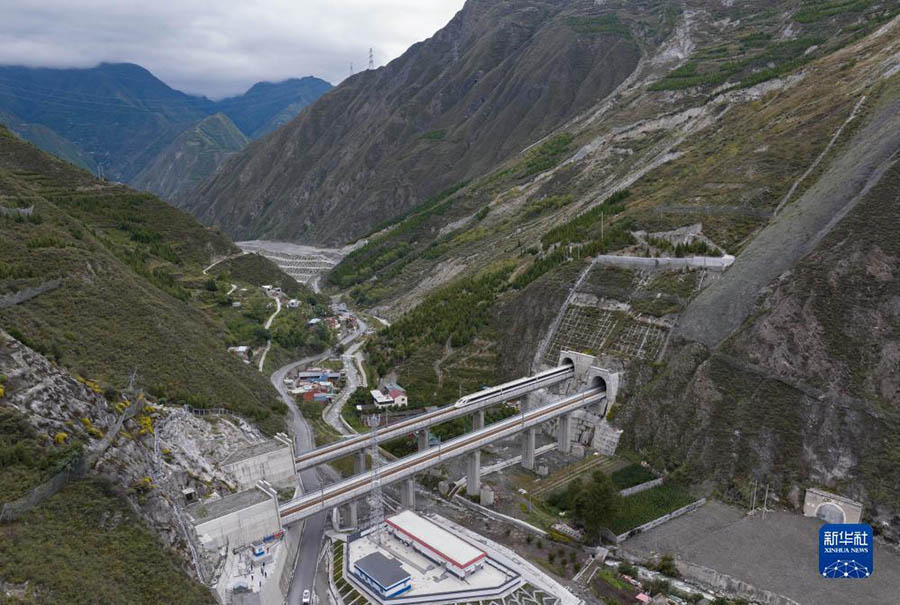 Сычуань-Цинхай тем?ржолыны? б?р?нш? б?л?г? пайдалану?а бер?лд?