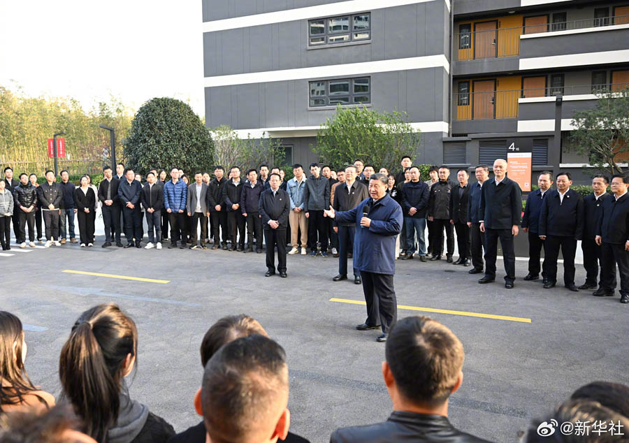 Си Цзиньпин ?ызметт?к тексер?спен Шанхай?а барды