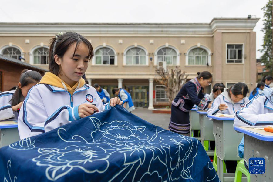 Лодянь, Гуйчжоу: о?ушыларды? бай мазм?нды саба?тан тыс ?с-шаралары