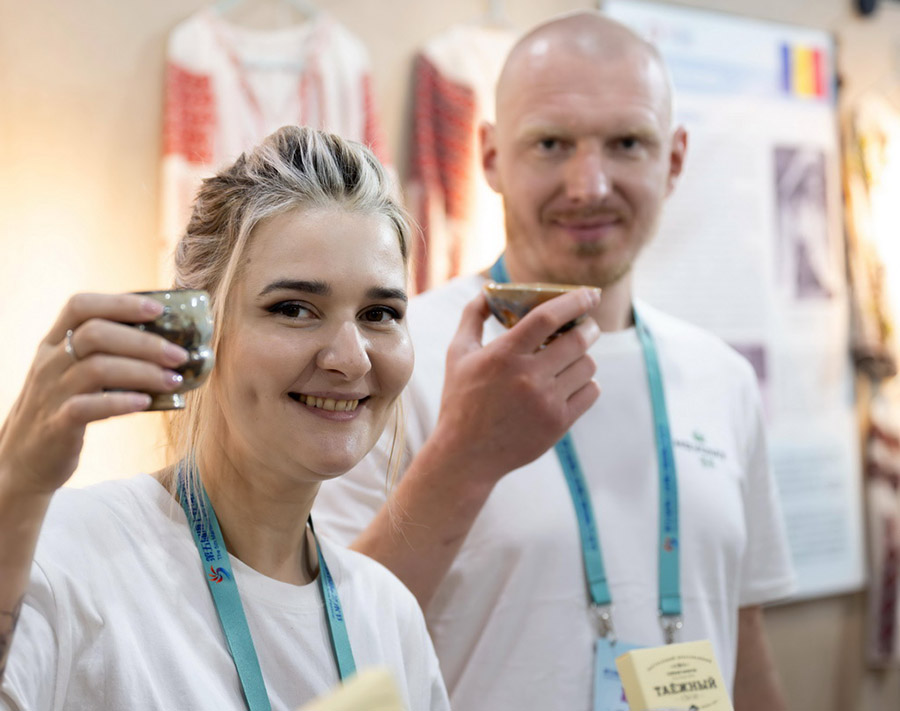 Чуаньчжоуда Те??з Ж?бек жолыны? материалды? емес м?дени м?расыны? ?ш?нш? к?рмес? ?тт?