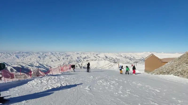 ?ытай ?аза?тары мекендейт?н К?кто?ай ?лкес?н?? нег?зг? табыс к?з? — туризм