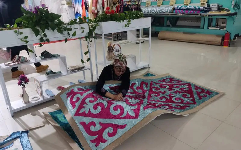 ?ытайда ?аза? ?ол?нер шеберлер?не ?андай ?олдау бар