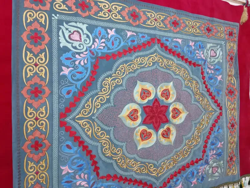 ?ытайда ?аза? ?ол?нер шеберлер?не ?андай ?олдау бар