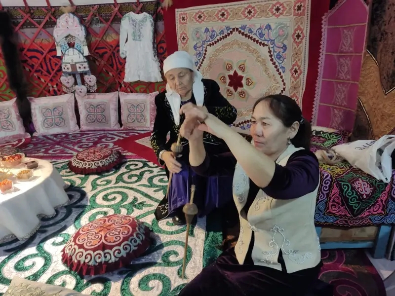 ?ытайда ?аза? ?ол?нер шеберлер?не ?андай ?олдау бар