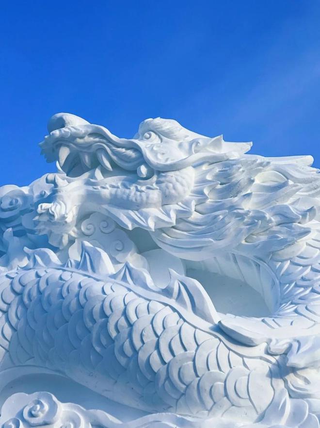 Харбинде ?ардан ойыл?ан алып айда?ар м?с?н? пайда болды