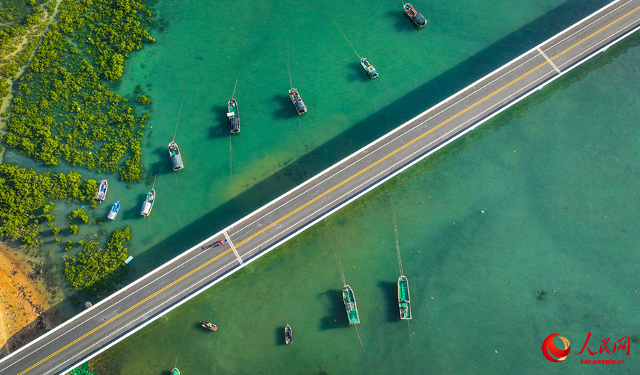 Хайнань аралыны? айналма турист?к магистрал? к?л?к ?оз?алысына ашылды