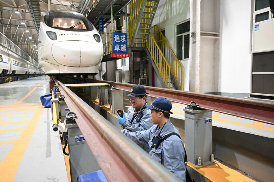 Хух-Хот: Жа?а жыл демалысынан кей?н к?л?ктерге техникалы? ?ызмет к?рсету ?ар?ынды ж?р?уде