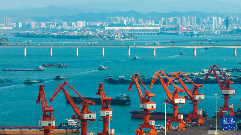 ?ытай порттарында тауар тасымалы ?арбалас ж?р?п жатыр