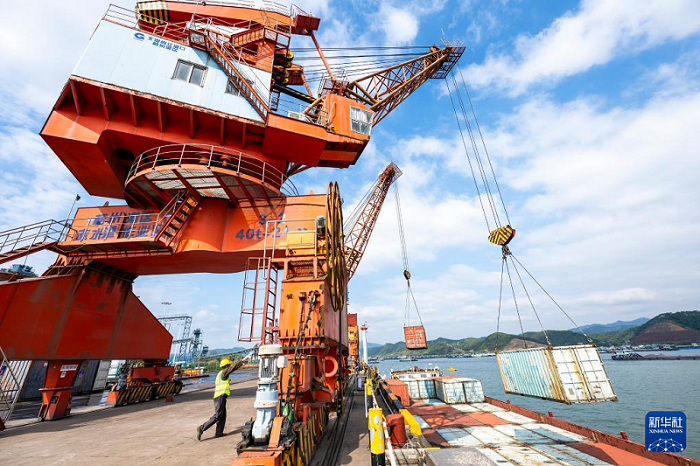 ?ытай порттарында тауар тасымалы ?арбалас ж?р?п жатыр