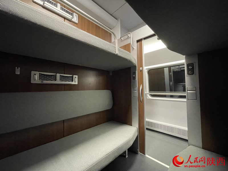 CR200-C ?Fuxing? орталы?тандырыл?ан ?уат к?з?мен жабды?тал?ан ЭМУ ал?аш рет ?ытайды? солт?ст?к-батысында дебют жасады