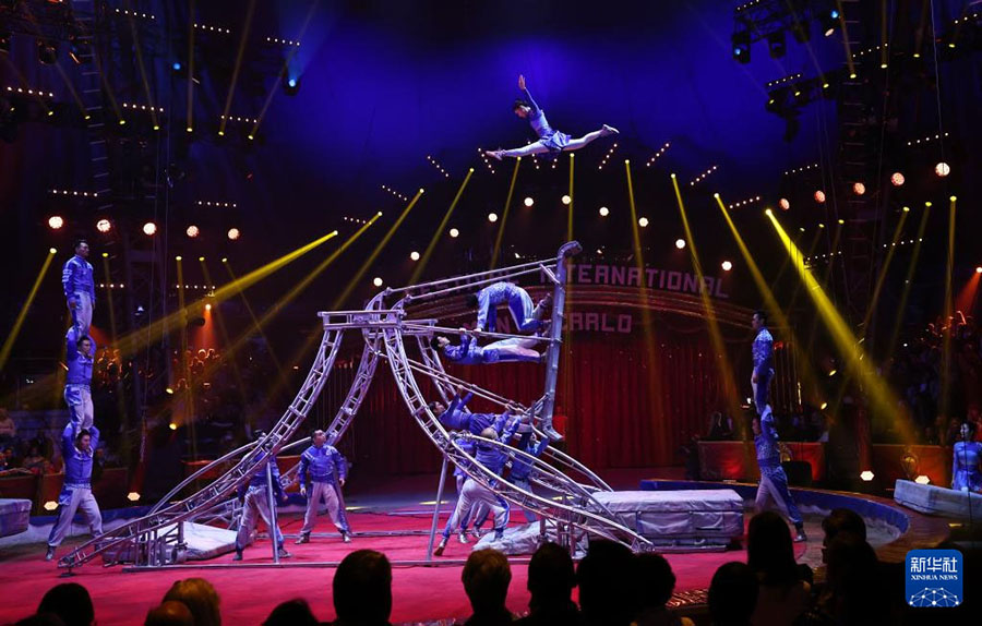 Ухань акробатикалы? ?жымы - ?Желкен кере арман ?уу · тол?ынды ?айы??