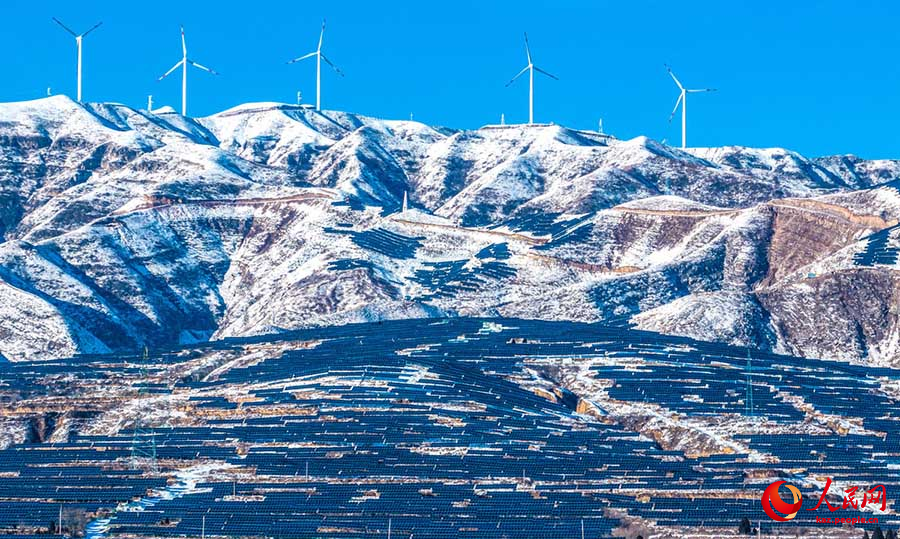 Жуйчэн, Шаньси: фотоэлектрл?к базаны? ?арда?ы к?ркем пейзажы