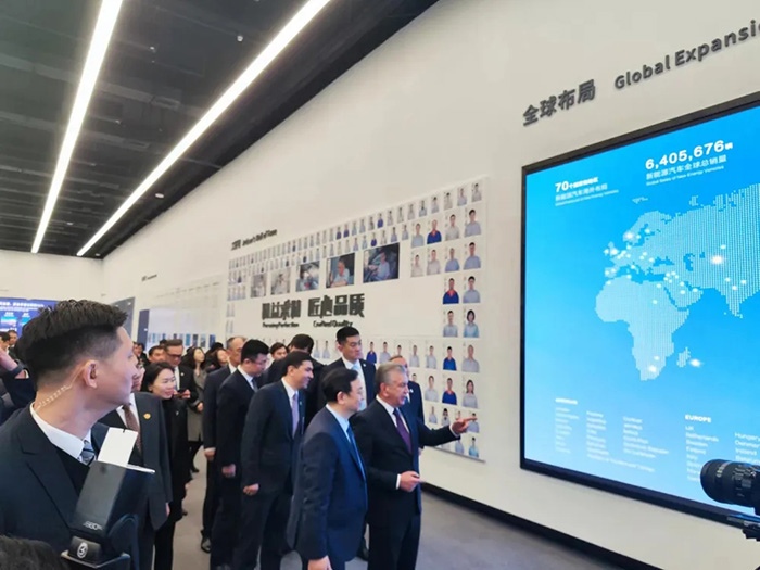 ?збекстан президент? Шэньчжэньде BYD-ды? ?збекстанда?ы зауытын пайдалану?а беру р?с?м?не ?атысты