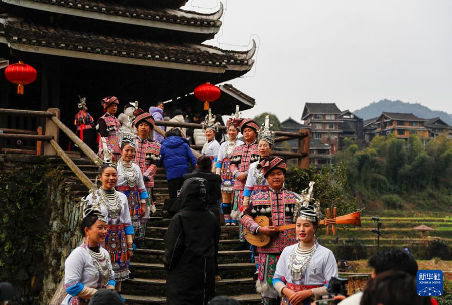 Дунчжай б??аралары мерекен? к?т?п алу дайында?ына ?ызу к?р?ст?