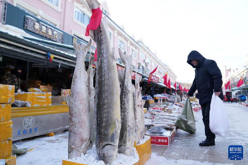 ??ытайды? т?щы су балы?тарыны? астанасында?ы? ?асырлы? балы? базарында сауда ?ауырт