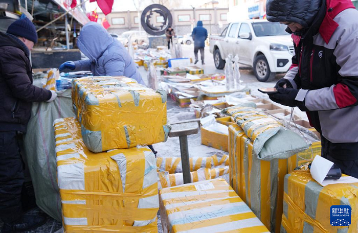 ??ытайды? т?щы су балы?тарыны? астанасында?ы? ?асырлы? балы? базарында сауда ?ауырт