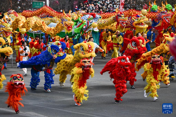 Цинхай ?лкес? Синин ?аласында ?ст?рттег? Shehuo мерекес? ?тт?