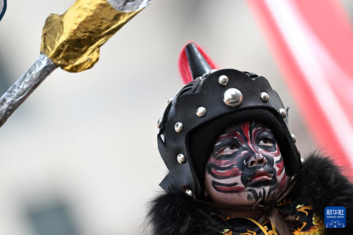 Цинхай ?лкес? Синин ?аласында ?ст?рттег? Shehuo мерекес? ?тт?