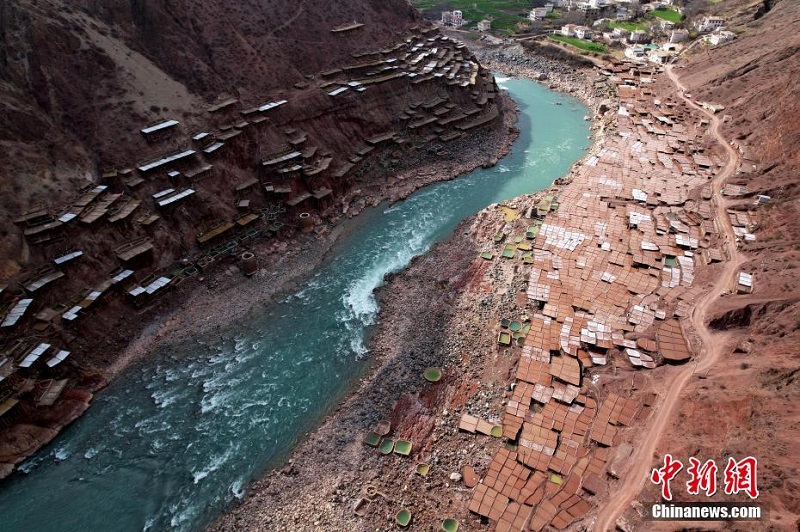 Сицзанны? Манкан ?аласында?ы мы? жылды? т?зды атыз