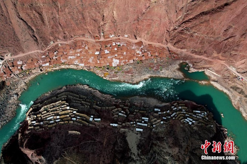 Сицзанны? Манкан ?аласында?ы мы? жылды? т?зды атыз