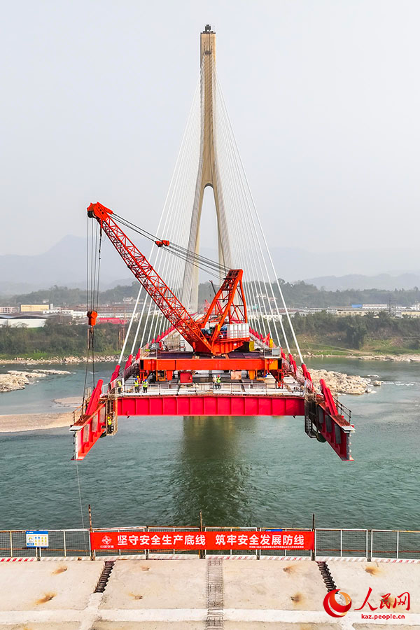 Хэцзян, Сычуань: Руншань Янцзы ?зен? к?п?р?н?? ??рылысы ж?йел? т?рде ал?а жылжып келед?