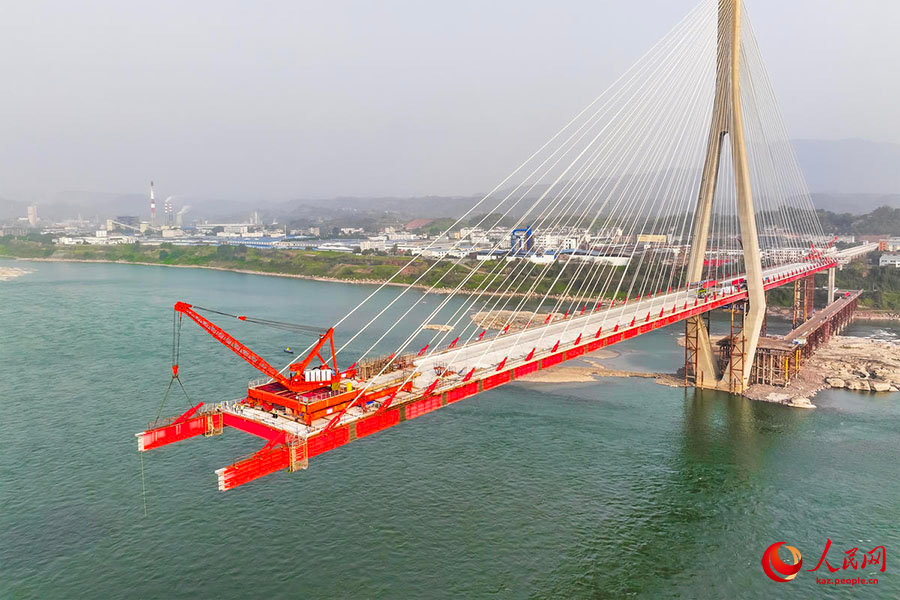 Хэцзян, Сычуань: Руншань Янцзы ?зен? к?п?р?н?? ??рылысы ж?йел? т?рде ал?а жылжып келед?